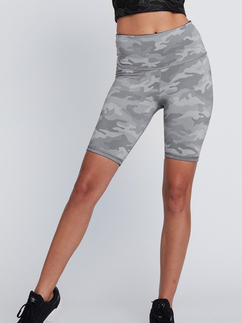 Wear It To Heart Kurt Reversible Black Line Camo Biker Shorts M NWT - Picture 3 of 9